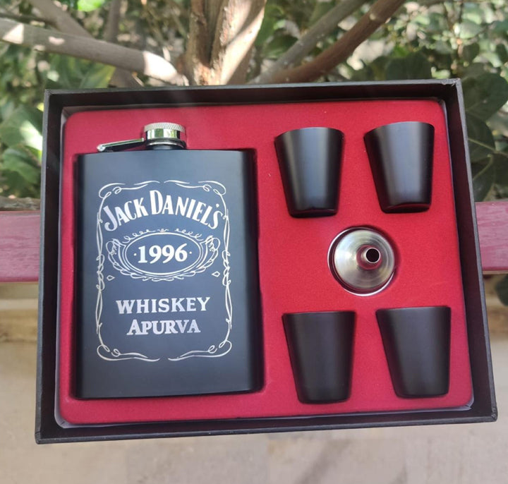 Hip Flask With 4 Shot Glasses